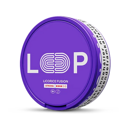 Close-up of LOOP Licorice Fusion all white nicotine pouch can. Slim format, licorice taste, stylish black packaging.