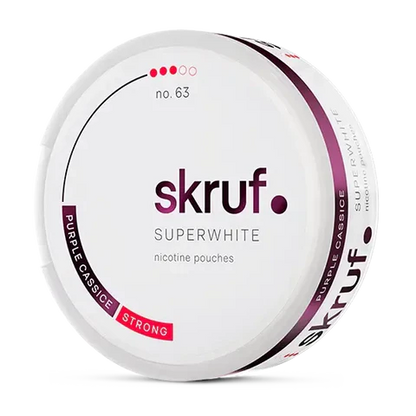 Skruf Super White No 63 Cassice nicotine pouch can. Purple and white design, all white slim pouch with blackcurrant (cassis) flavor. Fruity and elegant.