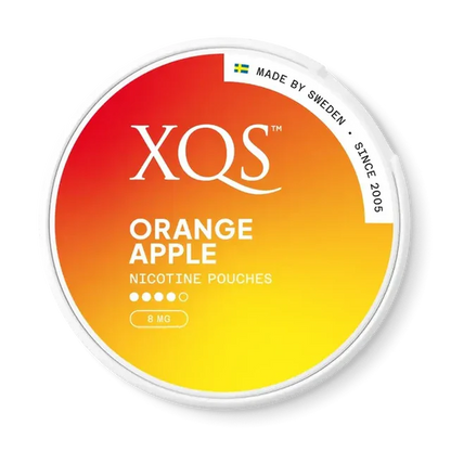 XQS Orange Apple strong nicotine pouch can. Orange and green design, all white slim pouch with strong orange and apple flavor. Fruity and bold.