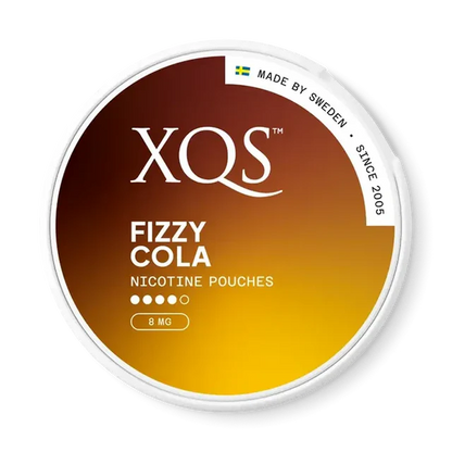 Close-up of XQS Fizzy Cola strong all white nicotine pouch can. Slim format, fizzy cola taste, strong and lively packaging.