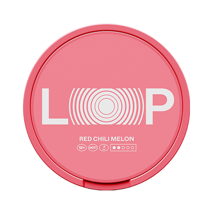 Close-up of Loop Red Chili Melon Medium all white nicotine pouch can. Red packaging, medium strength, spicy chili and melon taste. Suitable for discreet use.