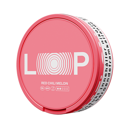 Close-up of Loop Red Chili Melon Medium all white nicotine pouch can. Red packaging, medium strength, spicy chili and melon taste. Suitable for discreet use.