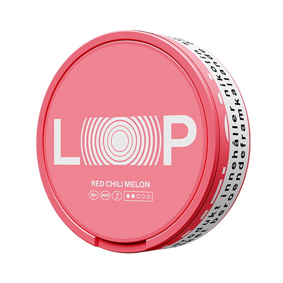 Close-up of Loop Red Chili Melon Medium all white nicotine pouch can. Red packaging, medium strength, spicy chili and melon taste. Suitable for discreet use.